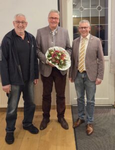 Foto 2 v.l.n.r.: Geschäftsführer Rolf Braun, stv. Landrat  und 175-fach Spender Harald Langusch, Bürgermeister Sven Engelmann